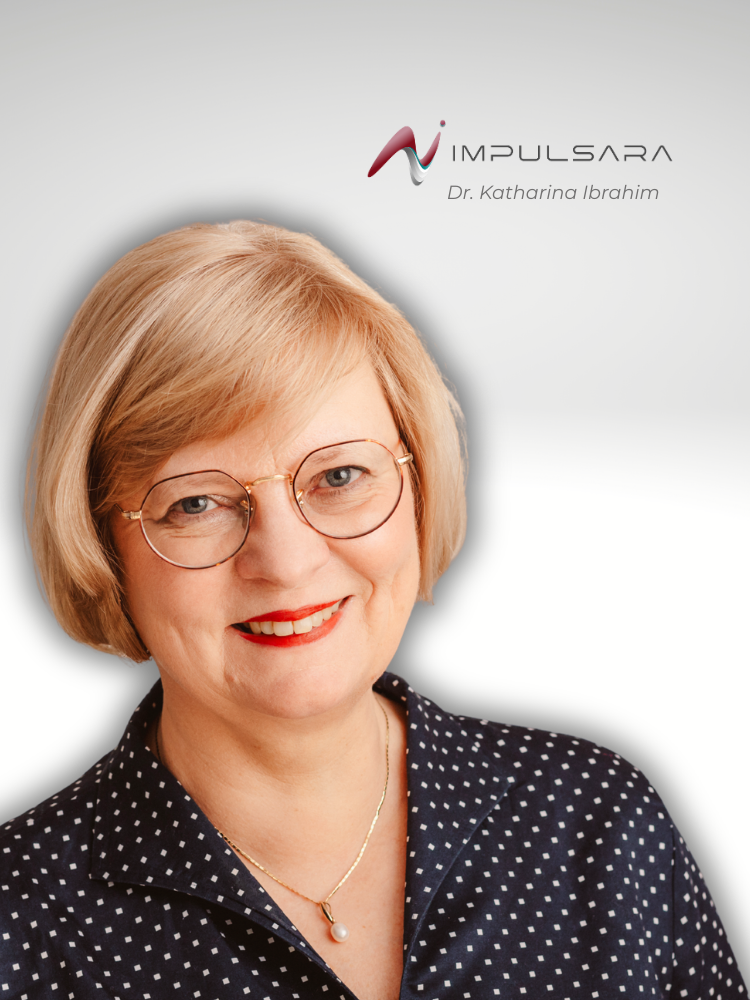 Portr&auml;t von Dr. Katharina Ibrahim, Inhaberin von IMPULSARA, Dozentin im SommerWerk 2026 zum Thema &bdquo;Den Charakter von Organisationen verstehen, bevor man sie ver&auml;ndern will&ldquo;