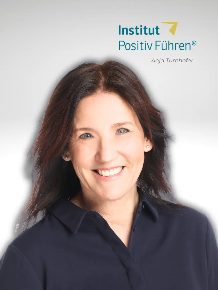Portr&auml;t von Antje Turnh&ouml;fer, Psychologin und Beraterin f&uuml;r das Institut Positiv F&uuml;hren e.V., Dozentin im SommerWerk 2026 zum Thema &bdquo;Zwischen Leistungsdruck und Lebendigkeit&ldquo;